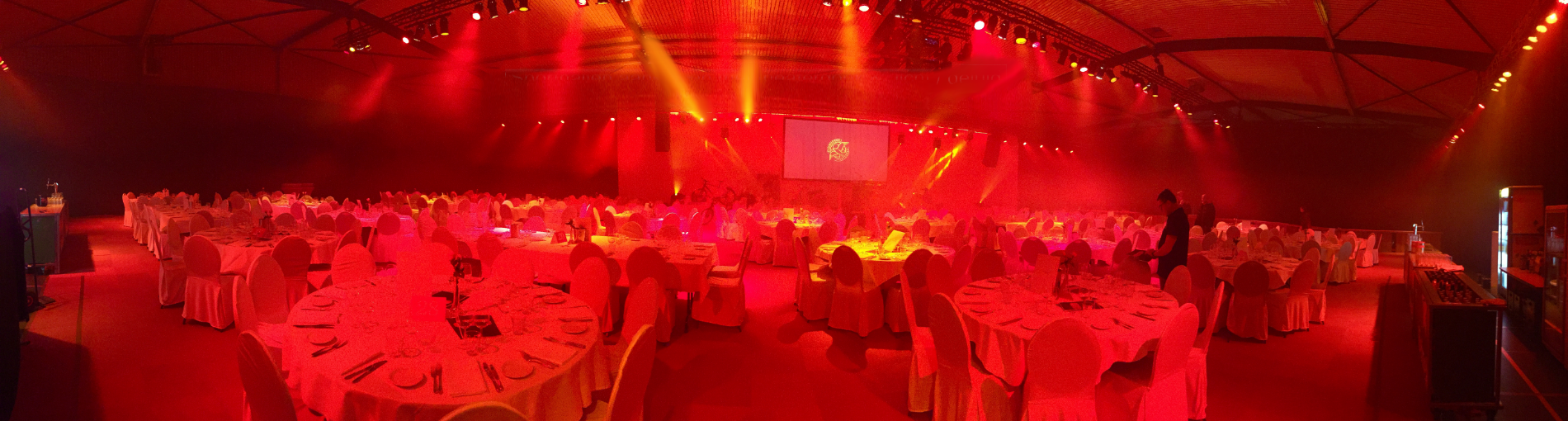 sporthallen aankleden theaterdoek licht geluid